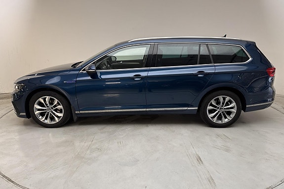 Volkswagen Passat 2 of 18