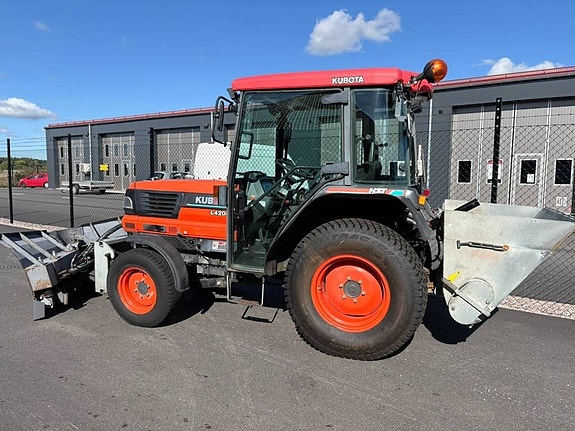 Kompakttraktor Kubota L4200 Vikplog & Sandspridare 19 of 24