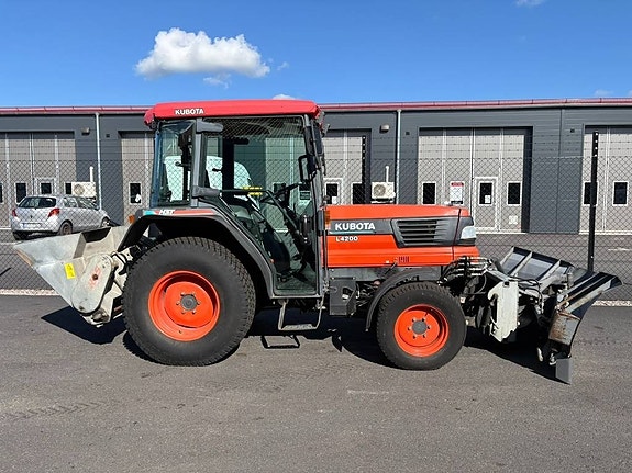 Kompakttraktor Kubota L4200 Vikplog & Sandspridare 4 of 24