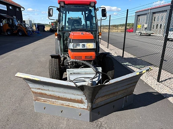Kompakttraktor Kubota L4200 Vikplog & Sandspridare 3 of 24
