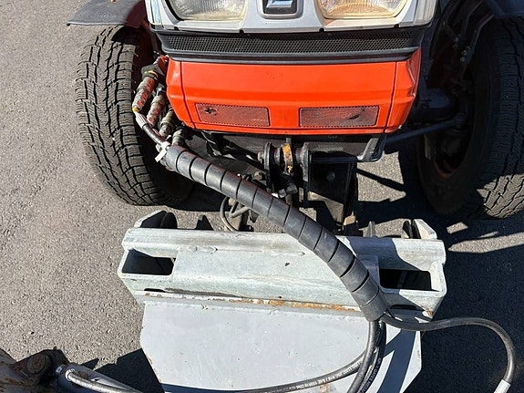 Kompakttraktor Kubota L4200 Vikplog & Sandspridare 9 of 24