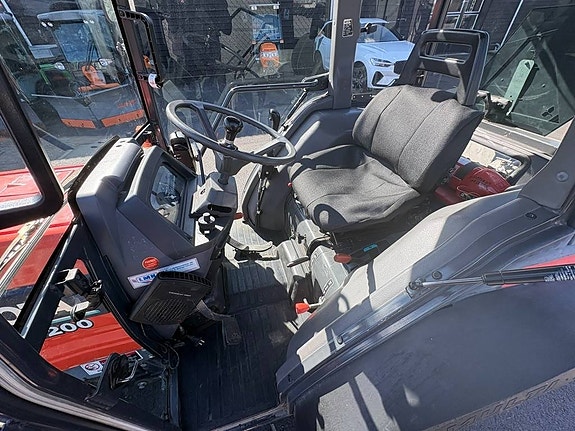 Kompakttraktor Kubota L4200 Vikplog & Sandspridare 5 of 24