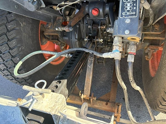 Kompakttraktor Kubota L4200 Vikplog & Sandspridare 16 of 24