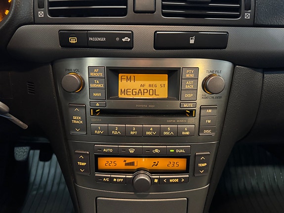 Toyota Avensis 21 of 24
