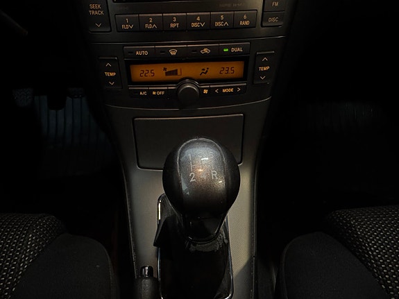 Toyota Avensis 24 of 24