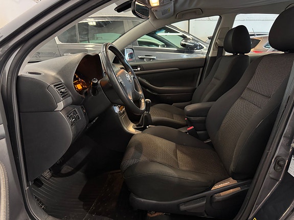 Toyota Avensis 14 of 24