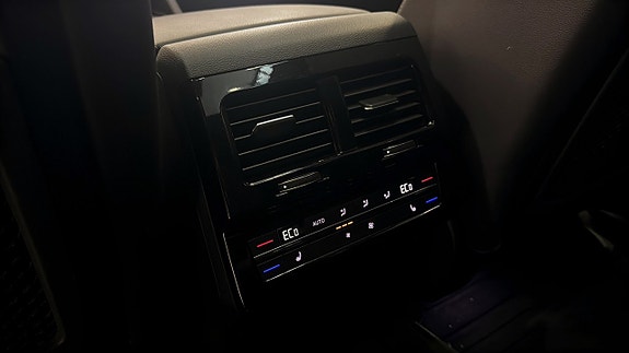 Volkswagen Touareg 12 of 25