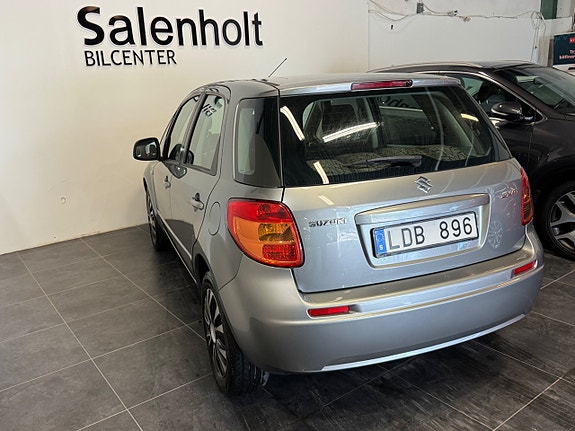 Suzuki SX4 10 of 21