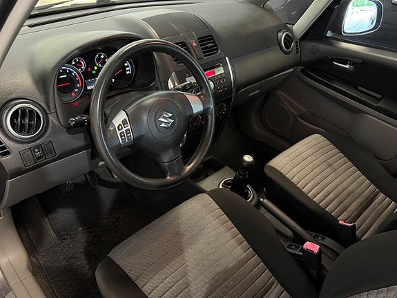 Suzuki SX4 11 of 21