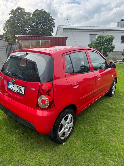 Kia Picanto 2 of 14