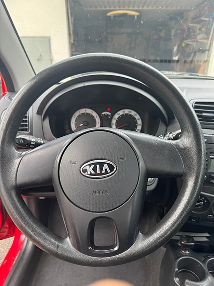 Kia Picanto 11 of 14