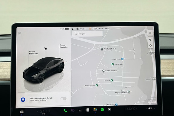 Tesla Model Y 7 of 26