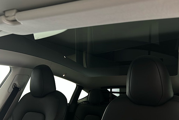 Tesla Model Y 18 of 26