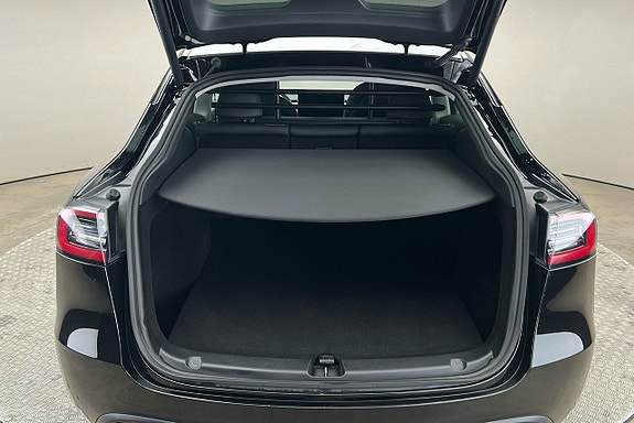 Tesla Model Y 13 of 26
