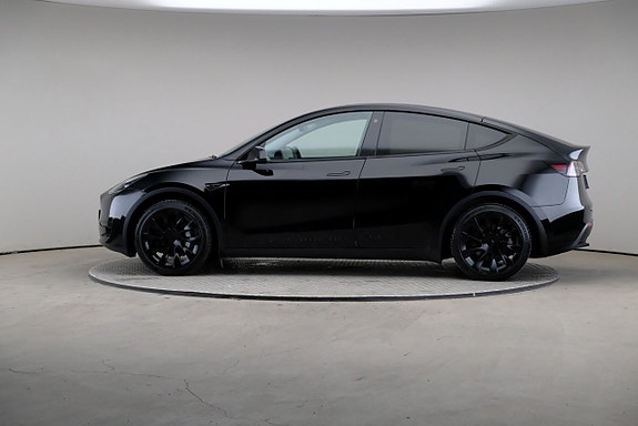 Tesla Model Y 4 of 26