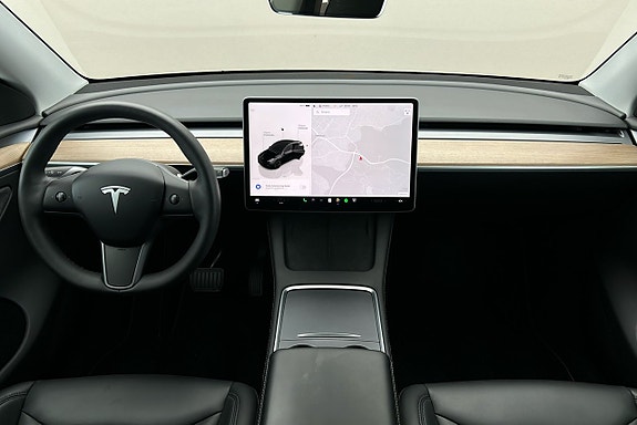 Tesla Model Y 6 of 26