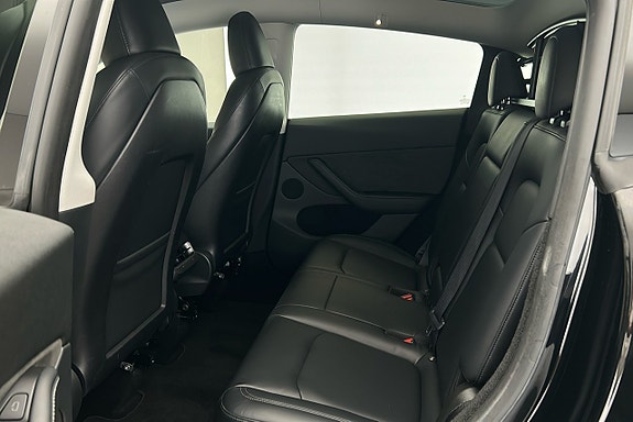 Tesla Model Y 12 of 26