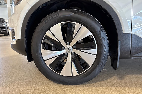 Volvo XC40 5 of 27
