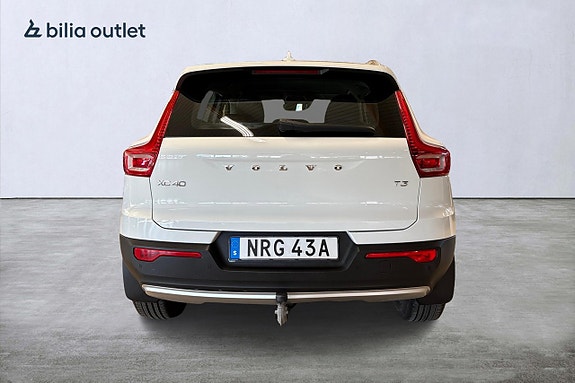 Volvo XC40 8 of 27