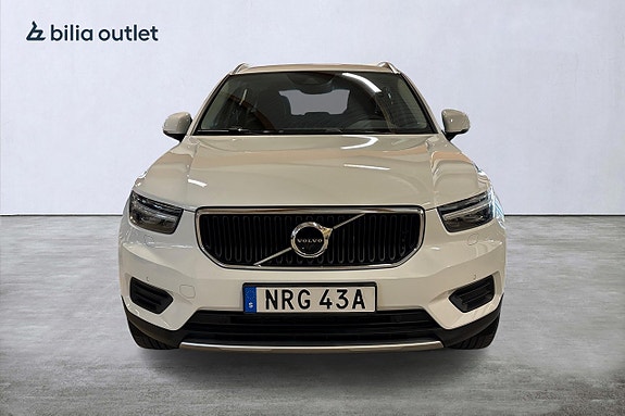 Volvo XC40 3 of 27