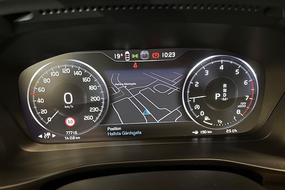 Volvo XC40 14 of 27