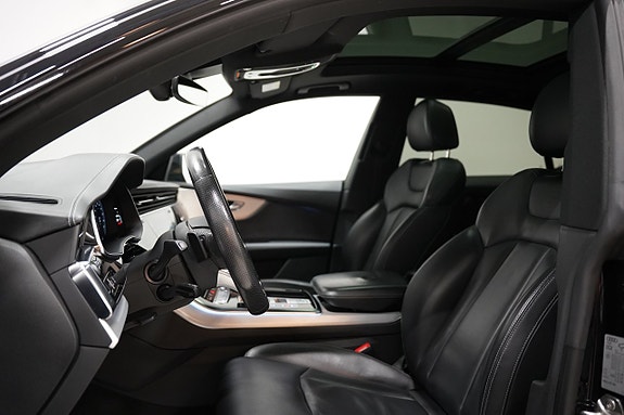 Audi Q8 10 of 30