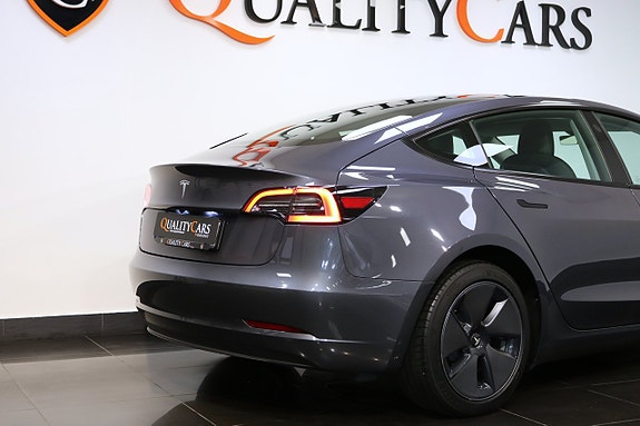 Tesla Model 3 21 of 24