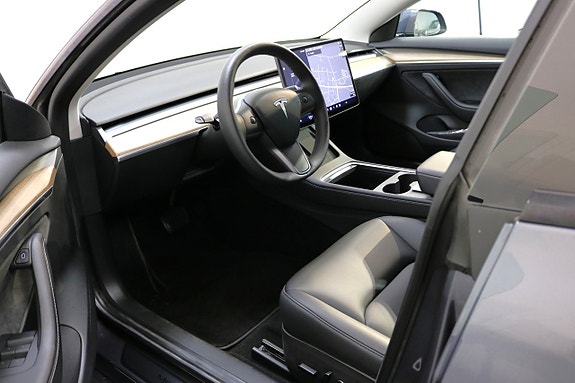 Tesla Model 3 7 of 24
