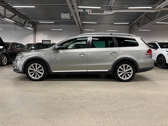 Volkswagen Passat Alltrack 2 of 10
