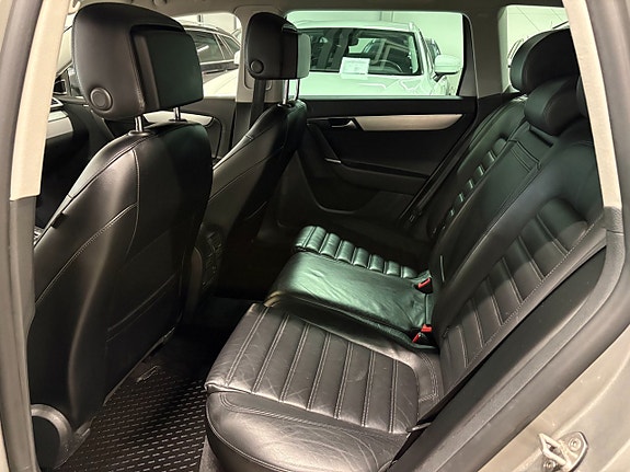 Volkswagen Passat Alltrack 5 of 10