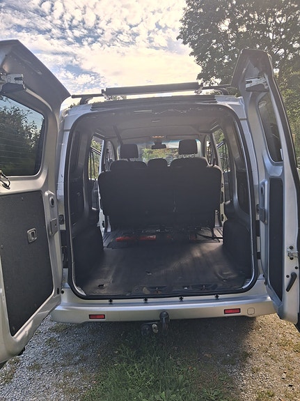 Nissan NV200 8 of 9