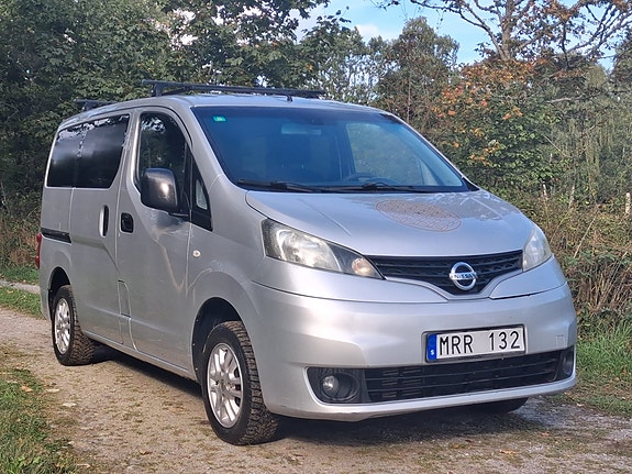 Nissan NV200 2 of 9