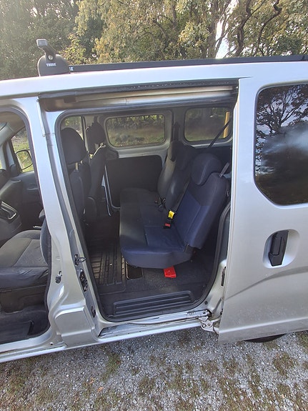 Nissan NV200 6 of 9