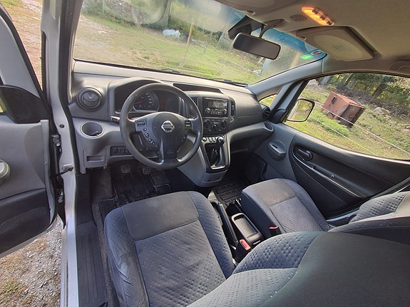 Nissan NV200 5 of 9