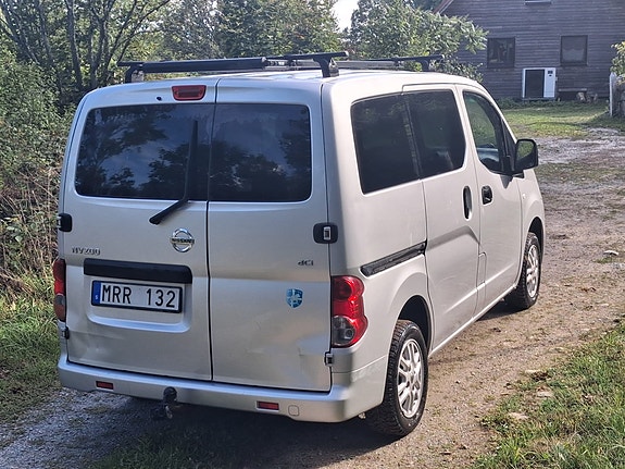 Nissan NV200 4 of 9