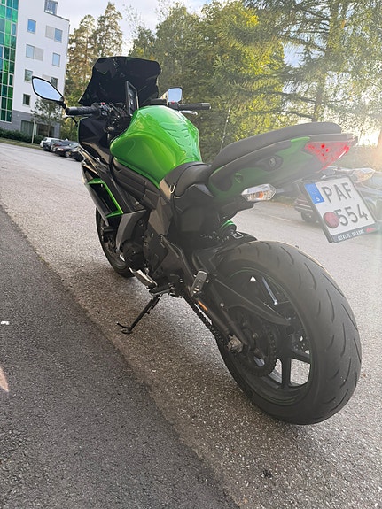 Kawasaki Ninja ER-6F 2 of 8