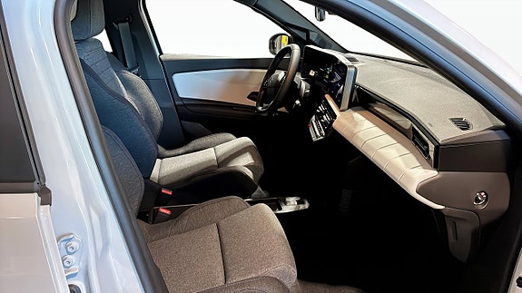 Renault 5 E-Tech 3 of 14