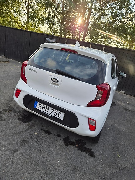 Kia Picanto 14 of 15