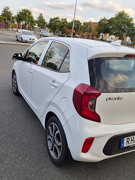 Kia Picanto 3 of 15