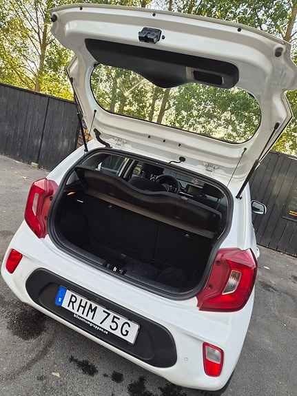 Kia Picanto 8 of 15