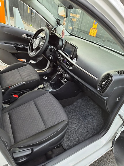 Kia Picanto 10 of 15