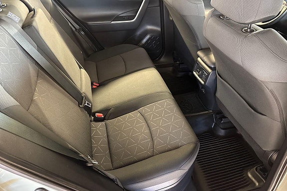 Toyota RAV4 9 of 21