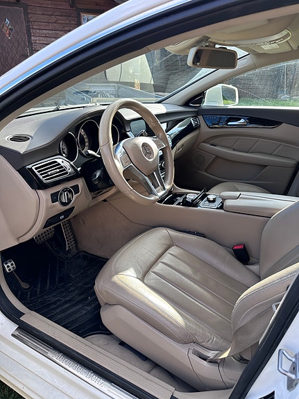 Mercedes-Benz CLS350 9 of 11