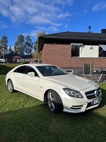 Mercedes-Benz CLS350 2 of 11