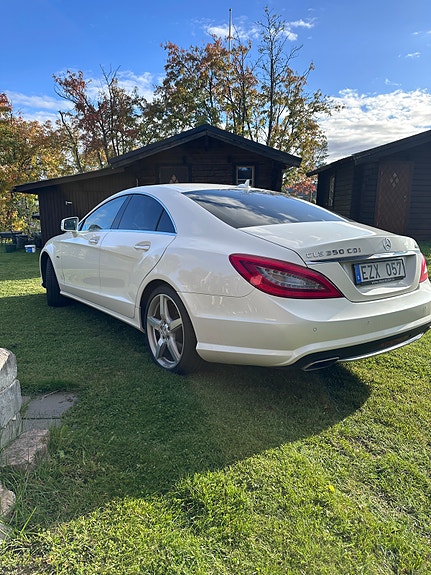 Mercedes-Benz CLS350 3 of 11