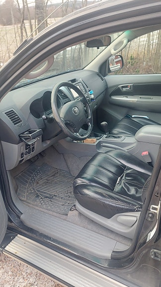 Toyota HiLux 7 of 12
