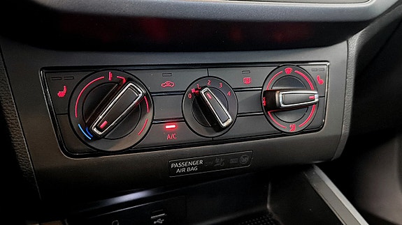 Seat Arona 16 of 21