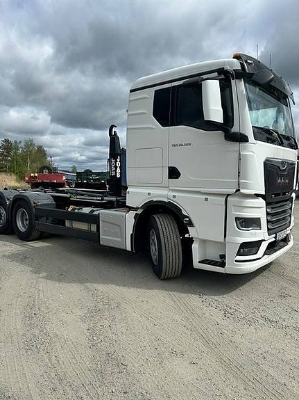 MAN TGX 26.520 6x2-4 BL CH 2 of 7