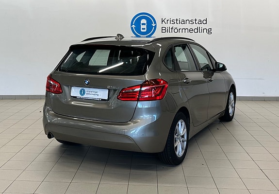 BMW 218d 8 of 12