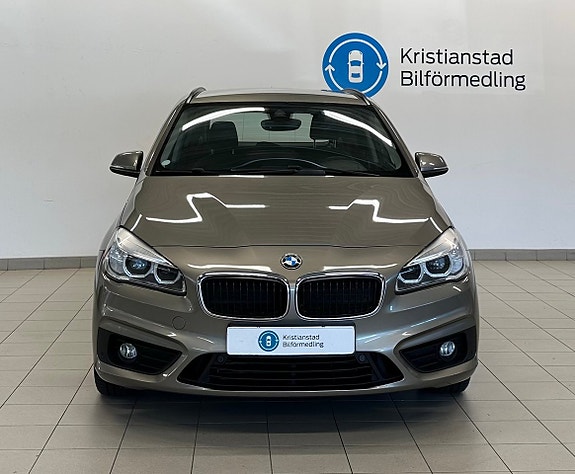 BMW 218d 4 of 12